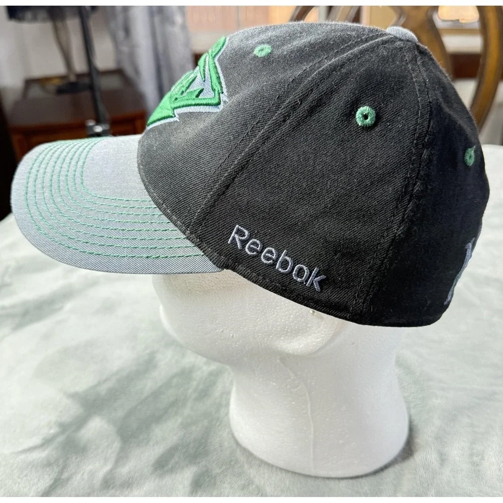 Minnesota Wild Hat Cap Fitted Mens M Black Gray Reebok NHL‎ Hockey Stretch Fit